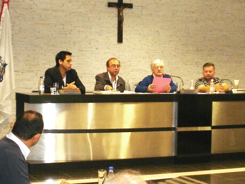 Vereadores reuniram-se extraordinariamente e aprovaram dois projetos.