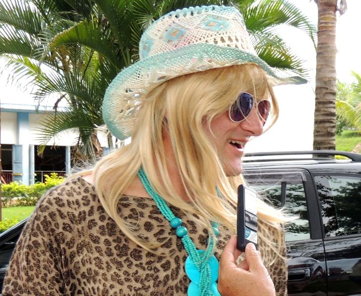 Futebol das bonecas mais uma atração no carnaval, na foto de Rogério Lisboa.