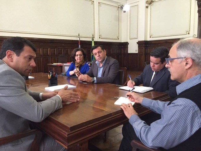 Secretário recebe comitiva na Secretaria da Cultura. 1907