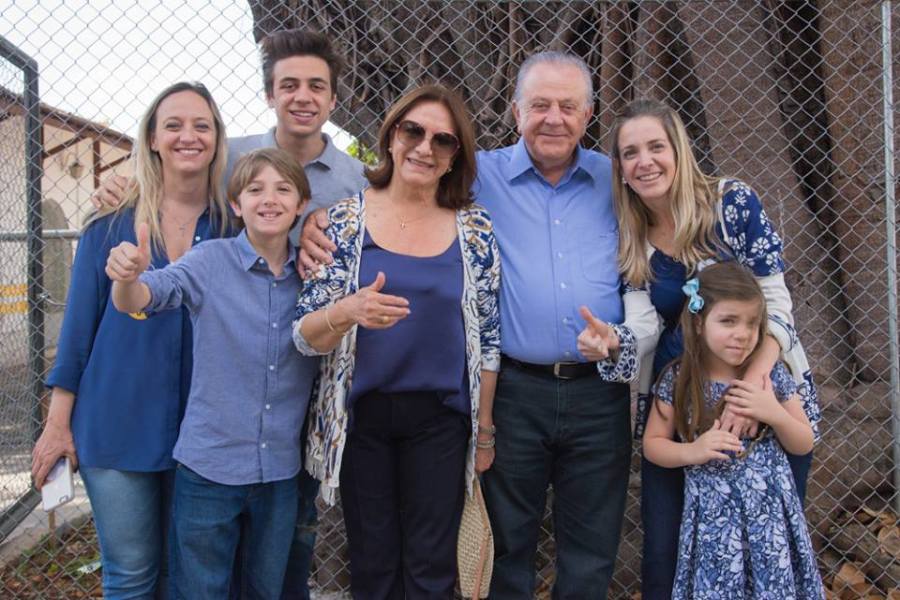 maria-jose-gonzaga-e-familiares-antes-da-votacao