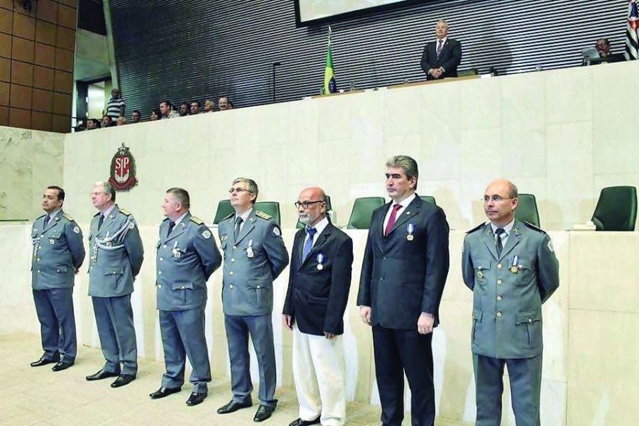 maestro-pereira-recebe-homenagem-na-assembleia